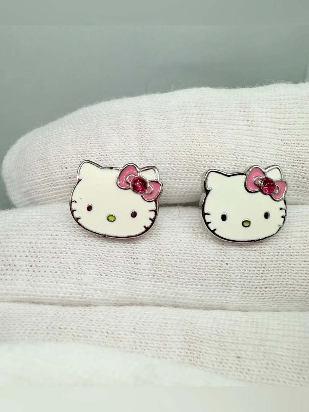 Hello Kitty White Face Pink Bow Stud Earrings with Pink Gem